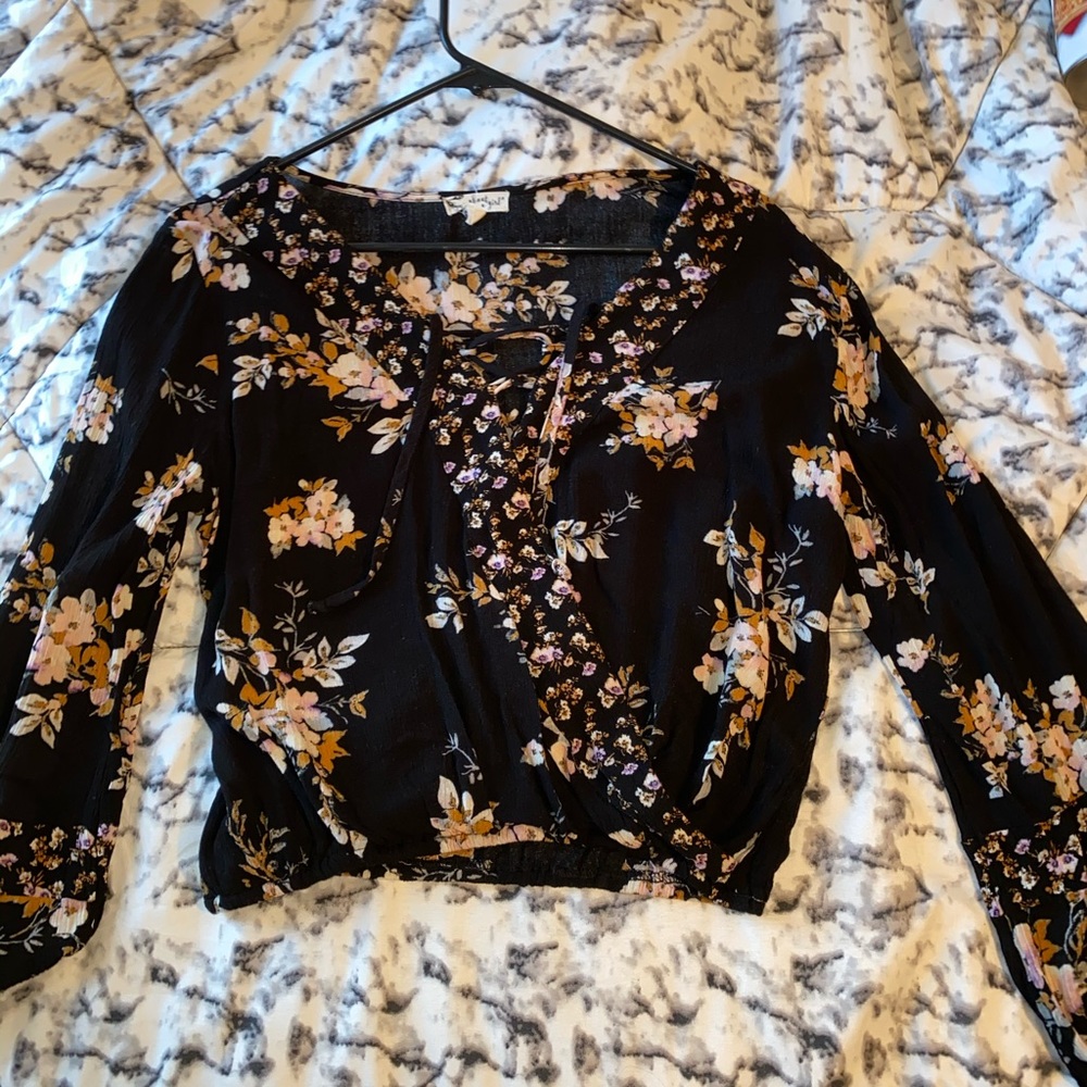 ⚠️SOLD Sheer, black, floral blouse 🖤